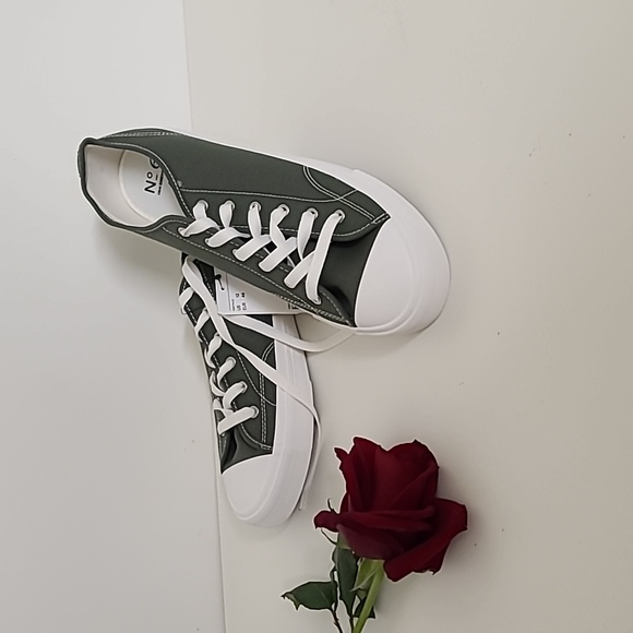 Brand new H&M Man's Essentials Canvas Sneakers Size 12 US. - Picture 4 of 6